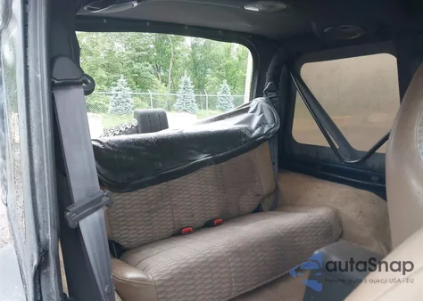 2000 Jeep Wrangler Se from USA, damaged, VIN 1J4FA29P6YP777153